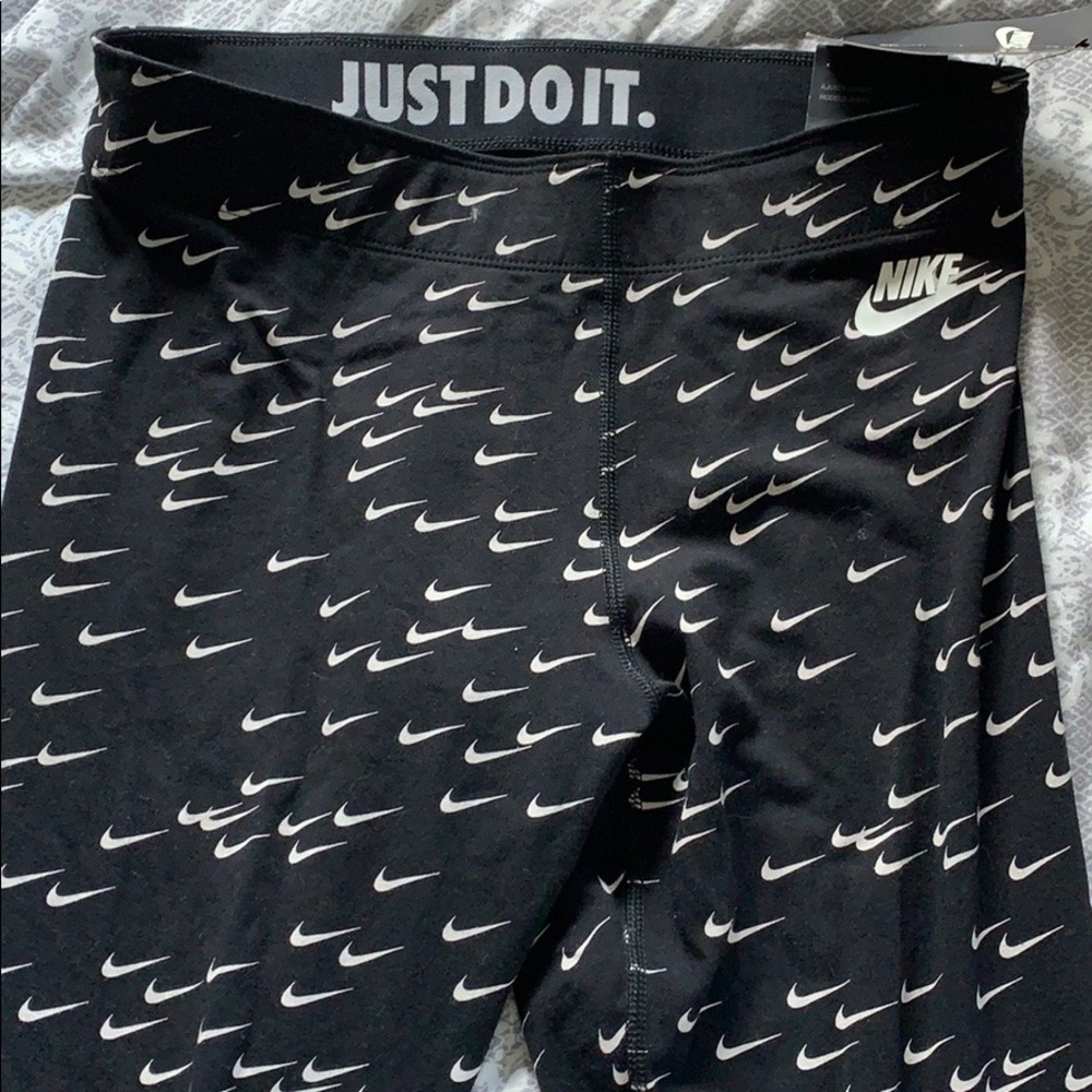 Black Nike tight fit leggings